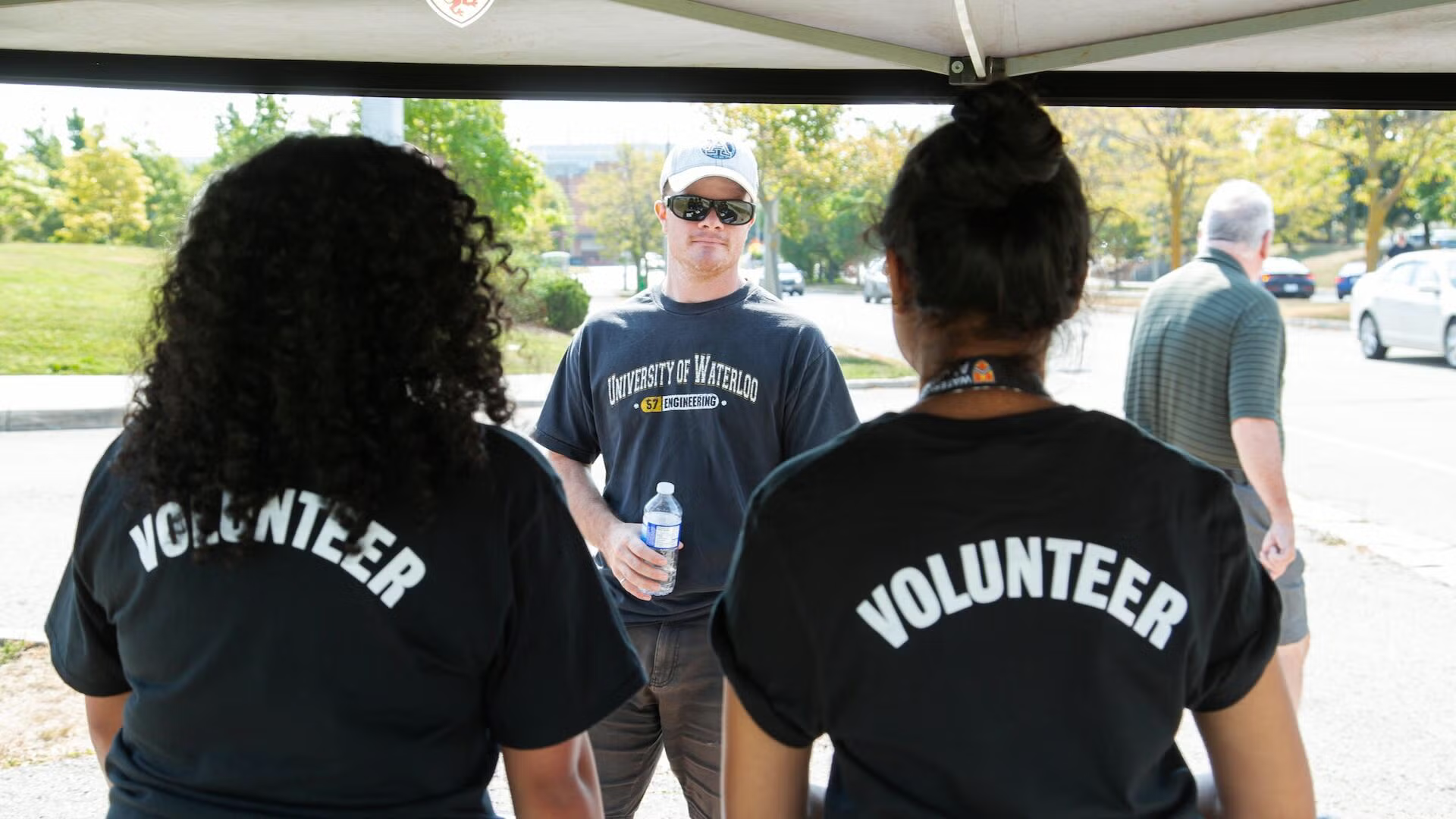 Alumni volunteers cultivate connections and community